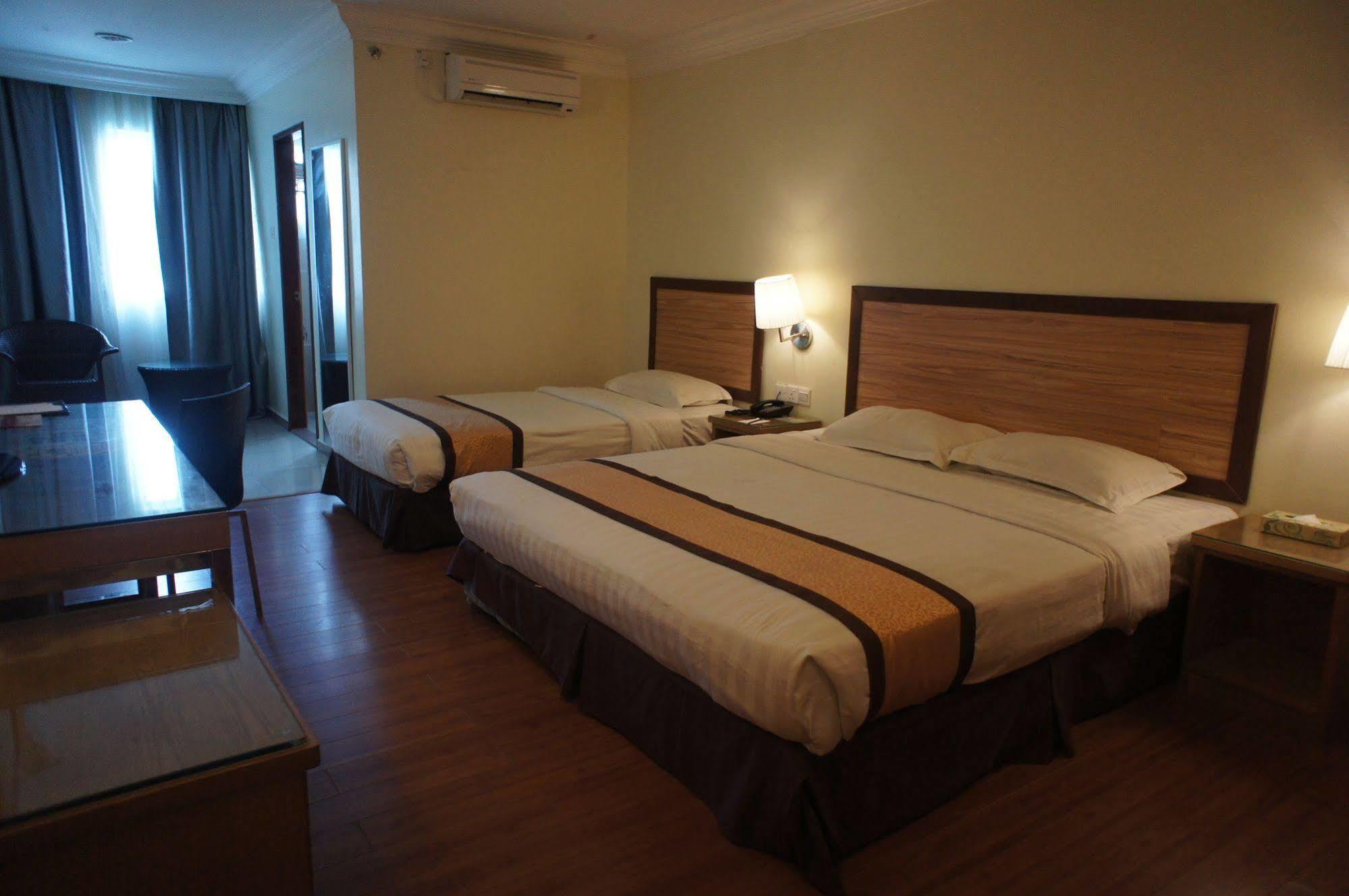 Tyng Garden Hotel Sandakan Ngoại thất bức ảnh