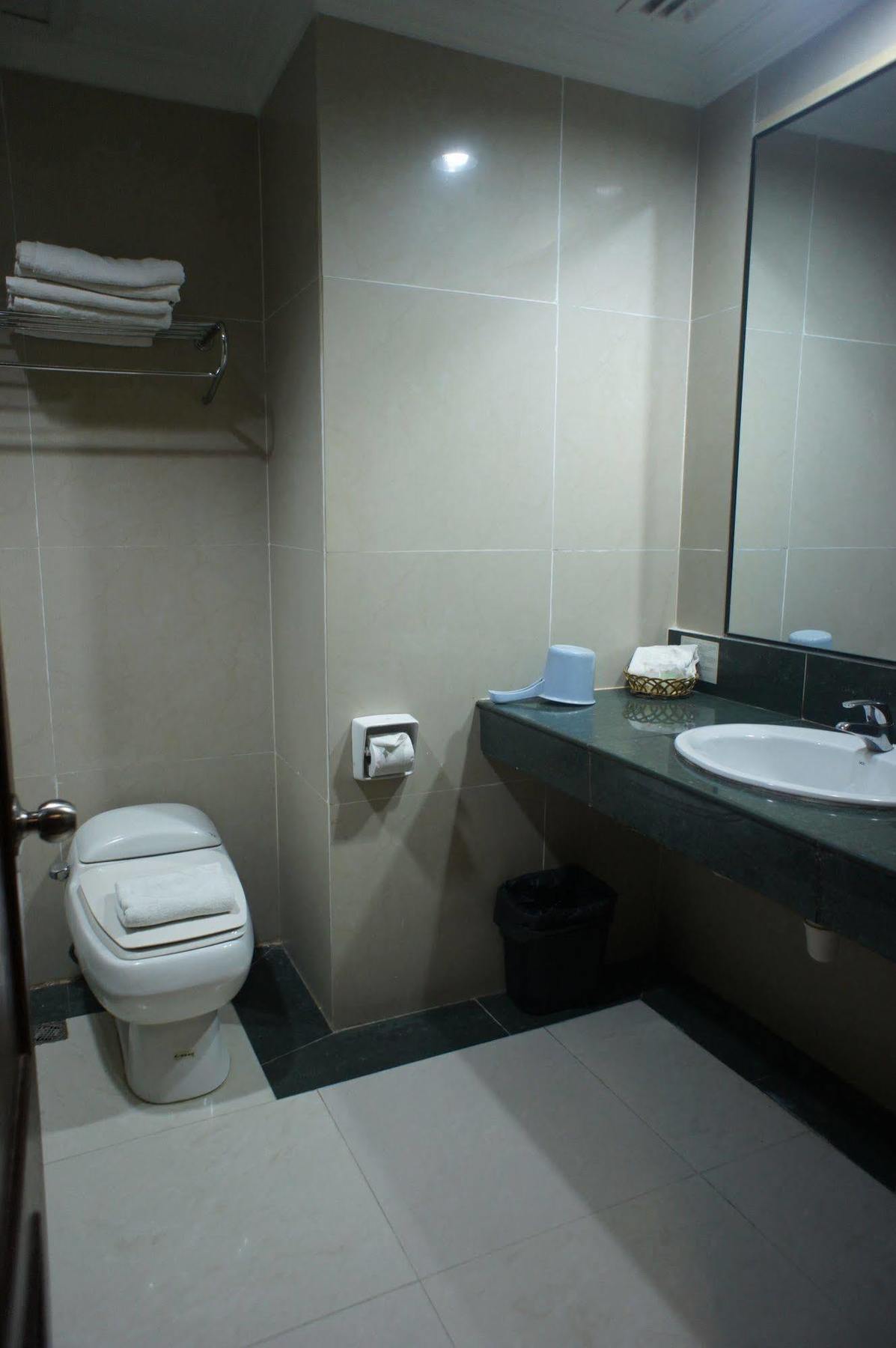 Tyng Garden Hotel Sandakan Ngoại thất bức ảnh