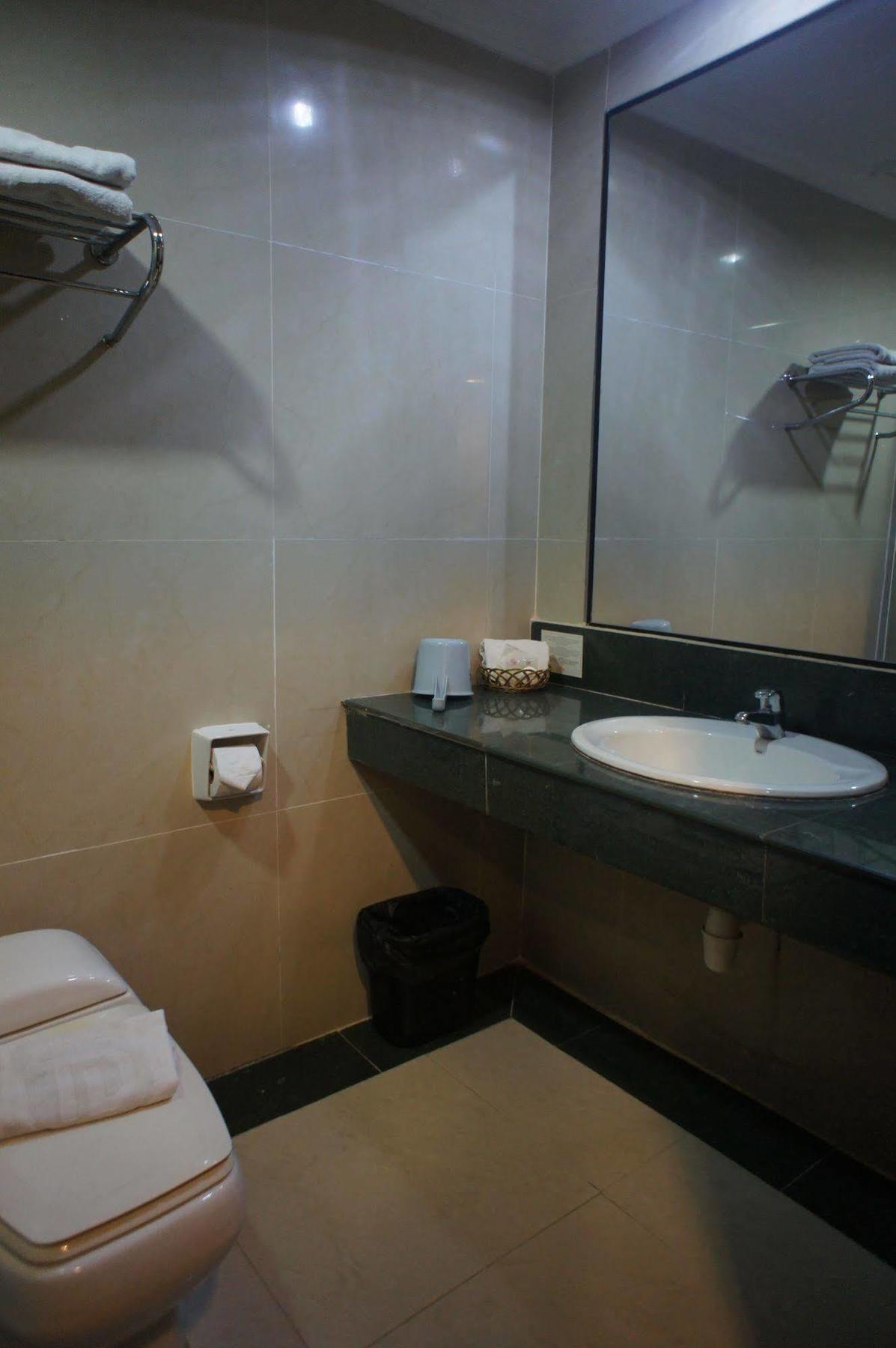 Tyng Garden Hotel Sandakan Ngoại thất bức ảnh