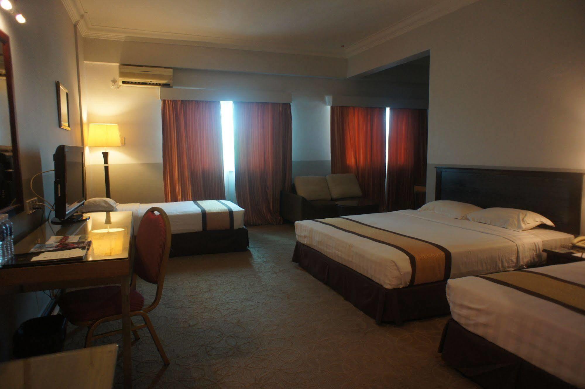 Tyng Garden Hotel Sandakan Ngoại thất bức ảnh