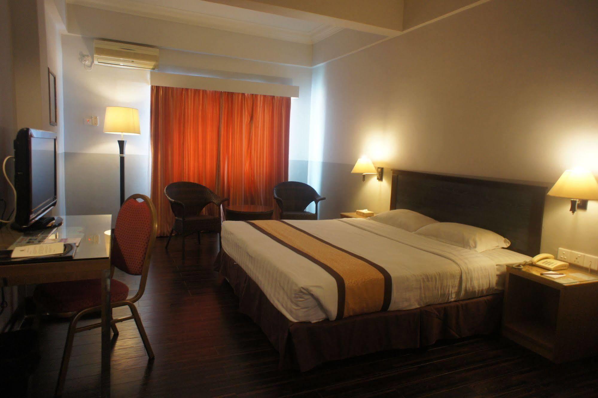 Tyng Garden Hotel Sandakan Ngoại thất bức ảnh