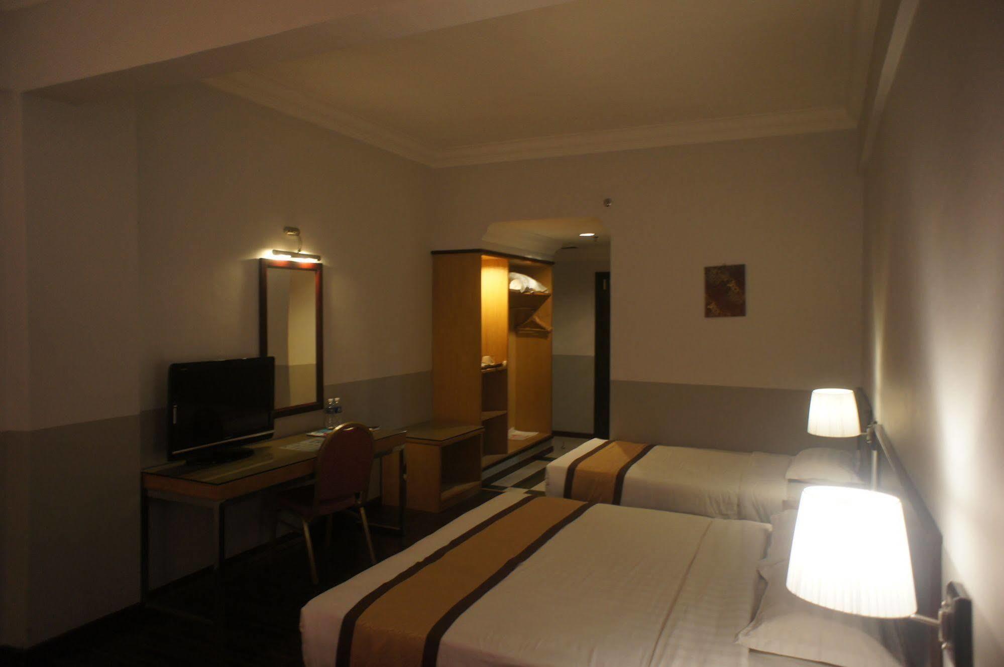 Tyng Garden Hotel Sandakan Ngoại thất bức ảnh