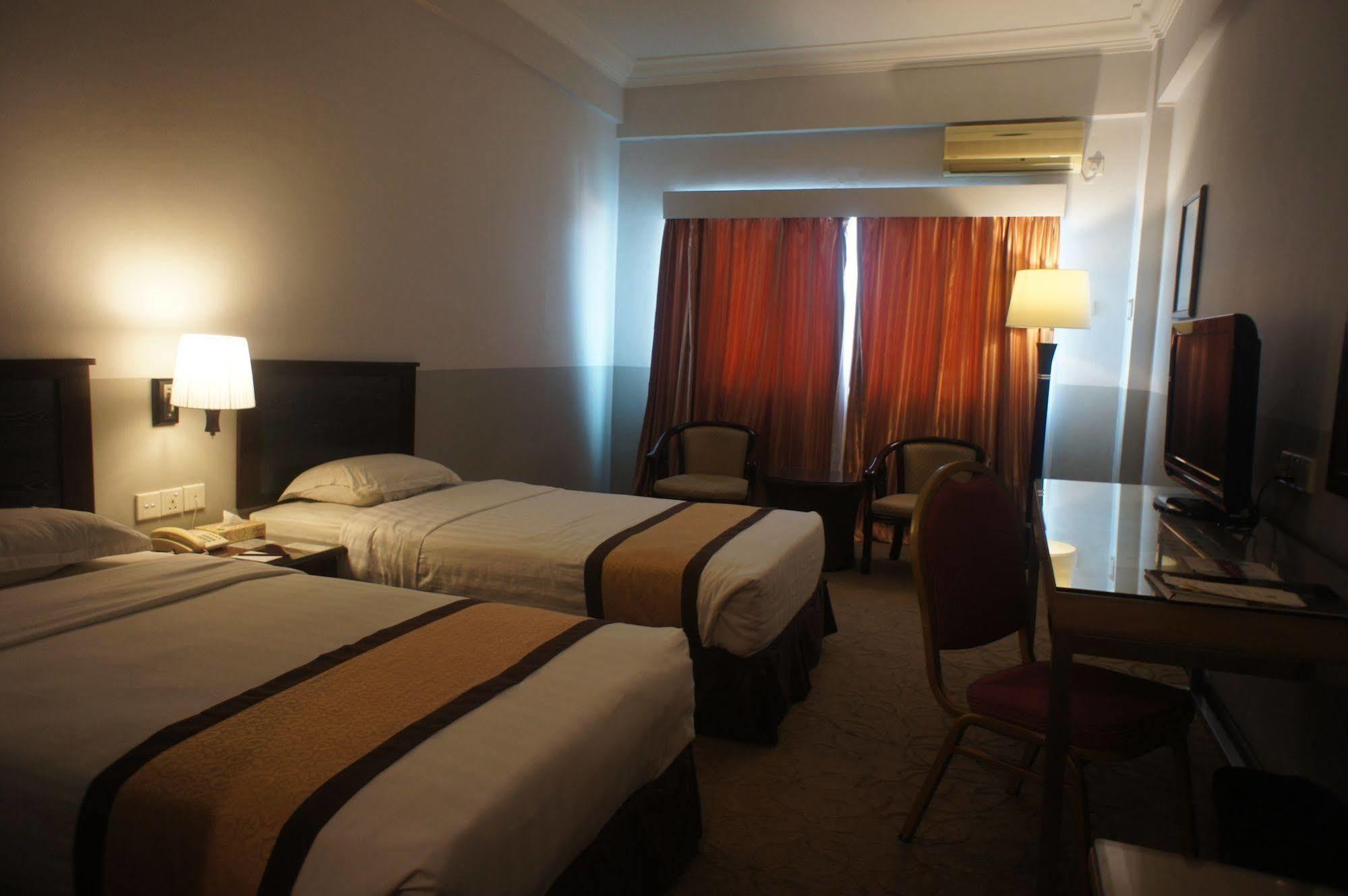 Tyng Garden Hotel Sandakan Ngoại thất bức ảnh