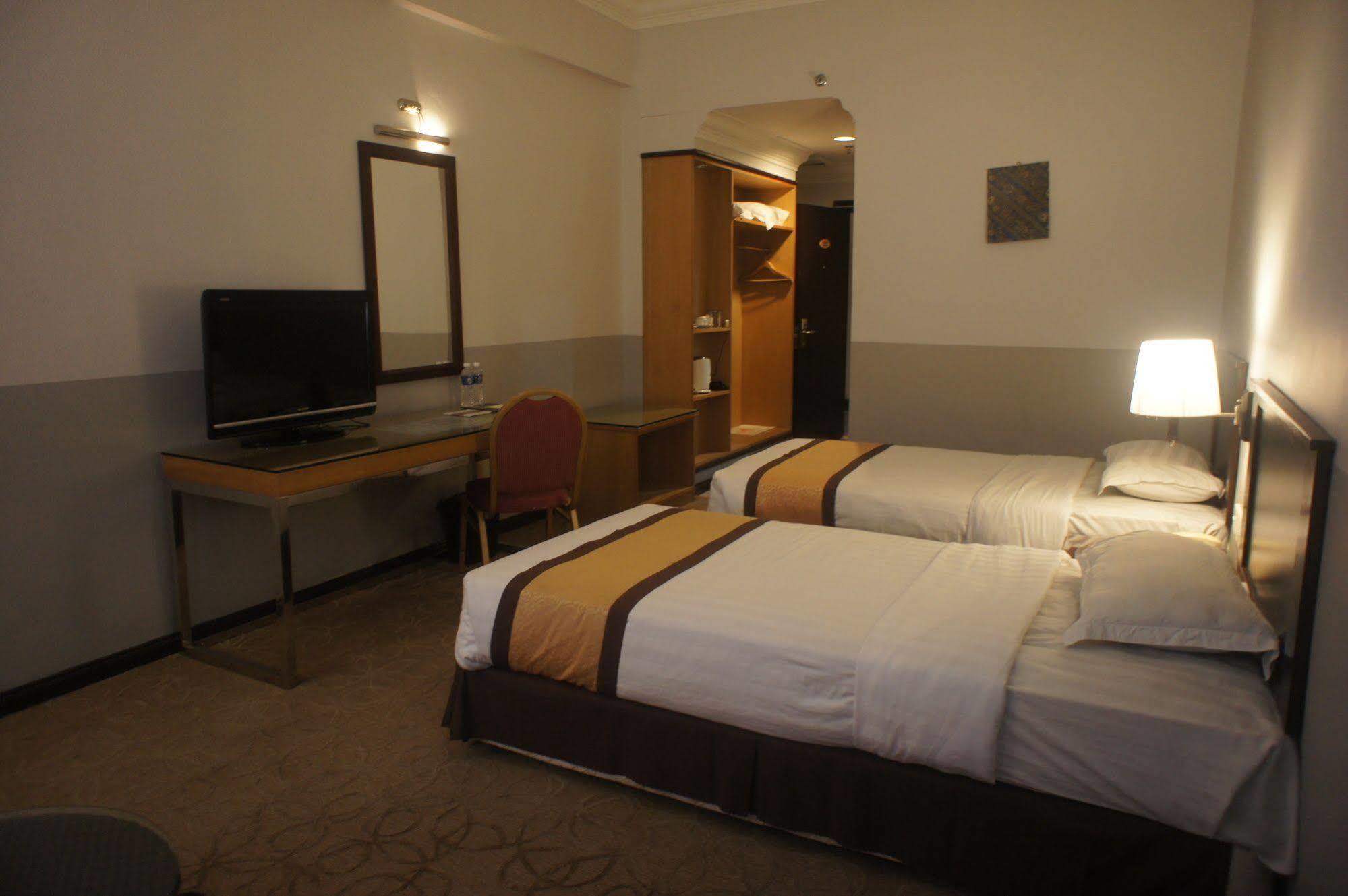 Tyng Garden Hotel Sandakan Ngoại thất bức ảnh