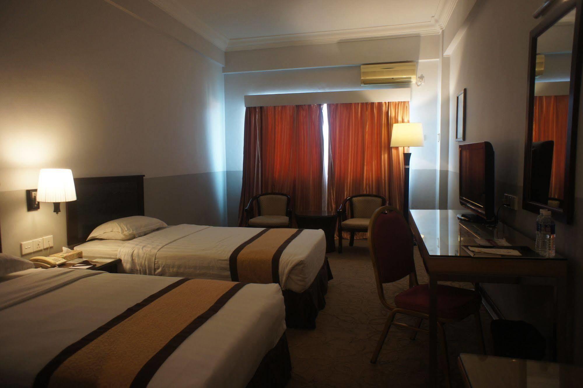 Tyng Garden Hotel Sandakan Ngoại thất bức ảnh