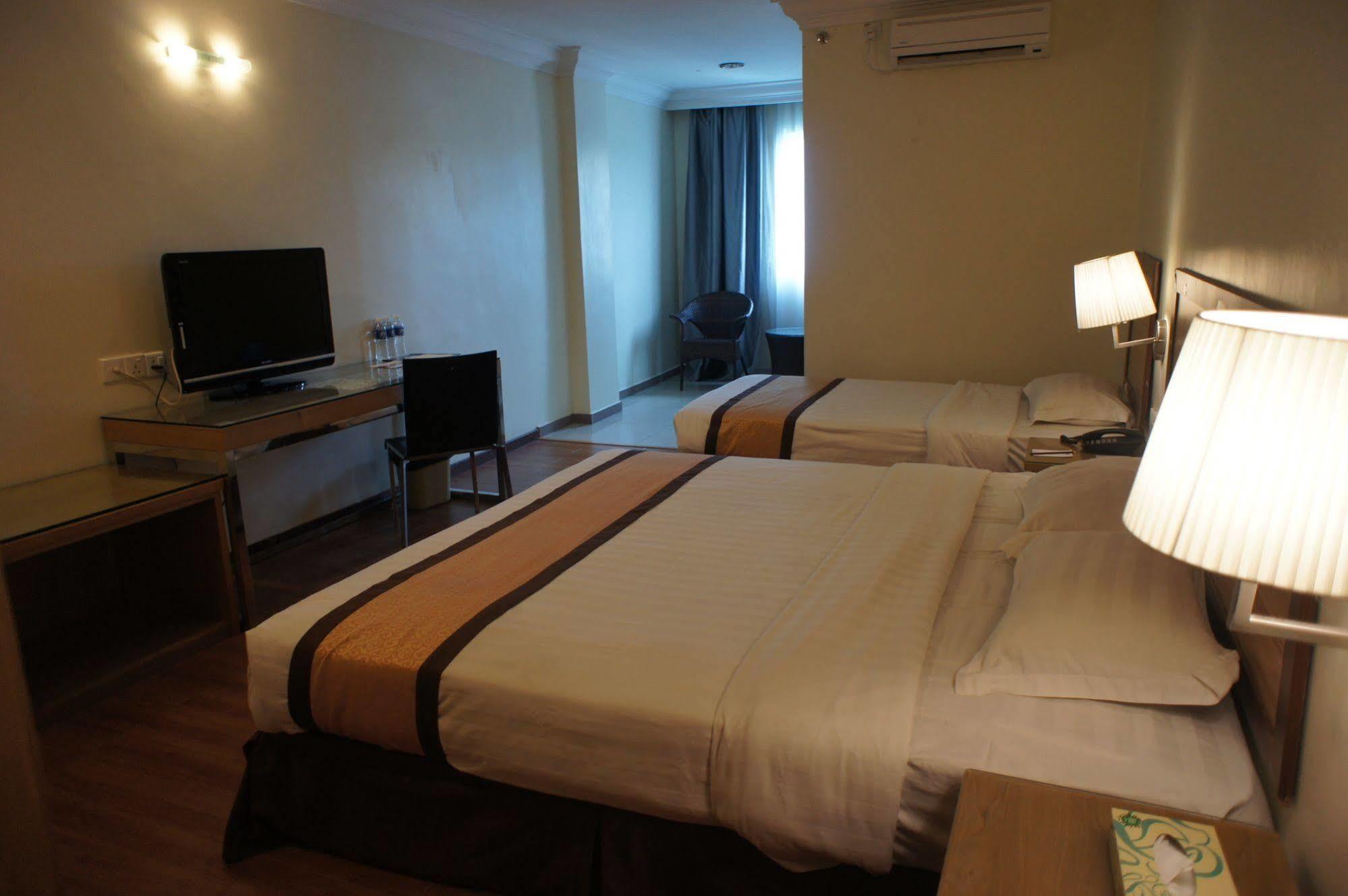 Tyng Garden Hotel Sandakan Ngoại thất bức ảnh
