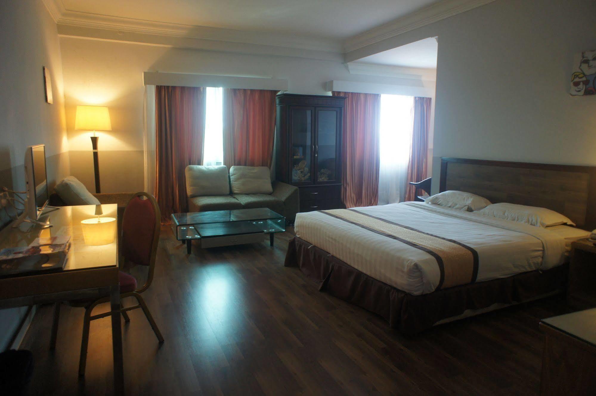 Tyng Garden Hotel Sandakan Ngoại thất bức ảnh