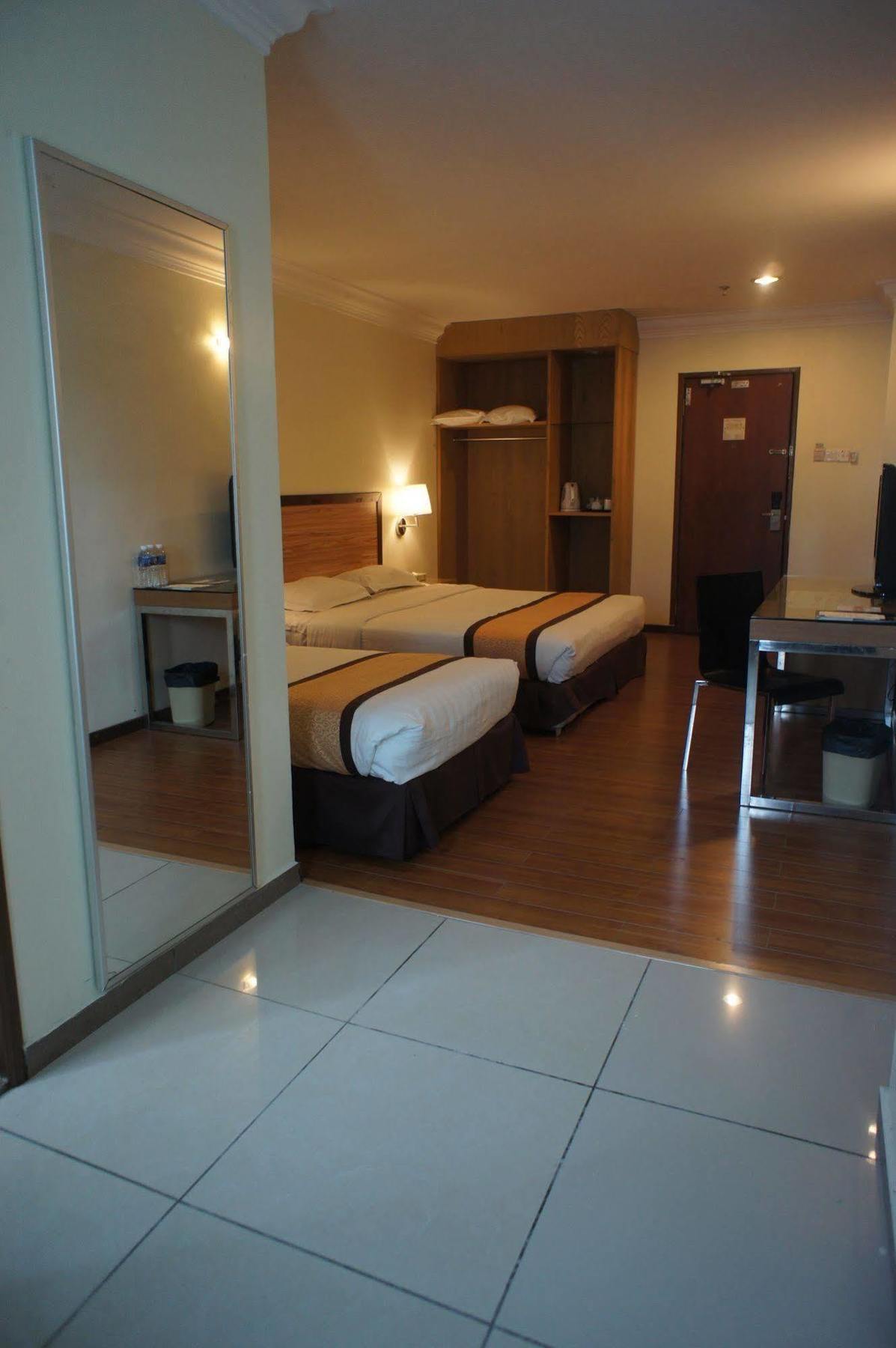 Tyng Garden Hotel Sandakan Ngoại thất bức ảnh